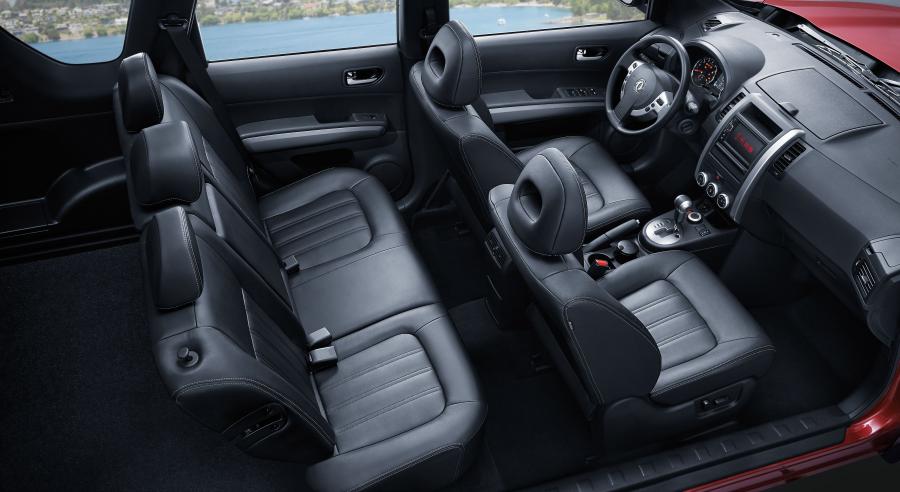 Интерьер DongFeng Fengdu MX6 2015 года  (фото 5 из 10)